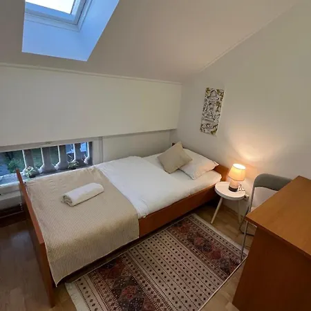 Apartment Vrazova *